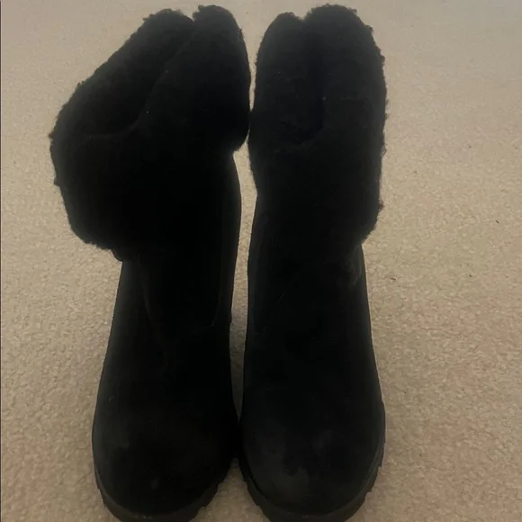 UGG Women’s Kyra Wedge Ankle Boots - Picture 8 of 10